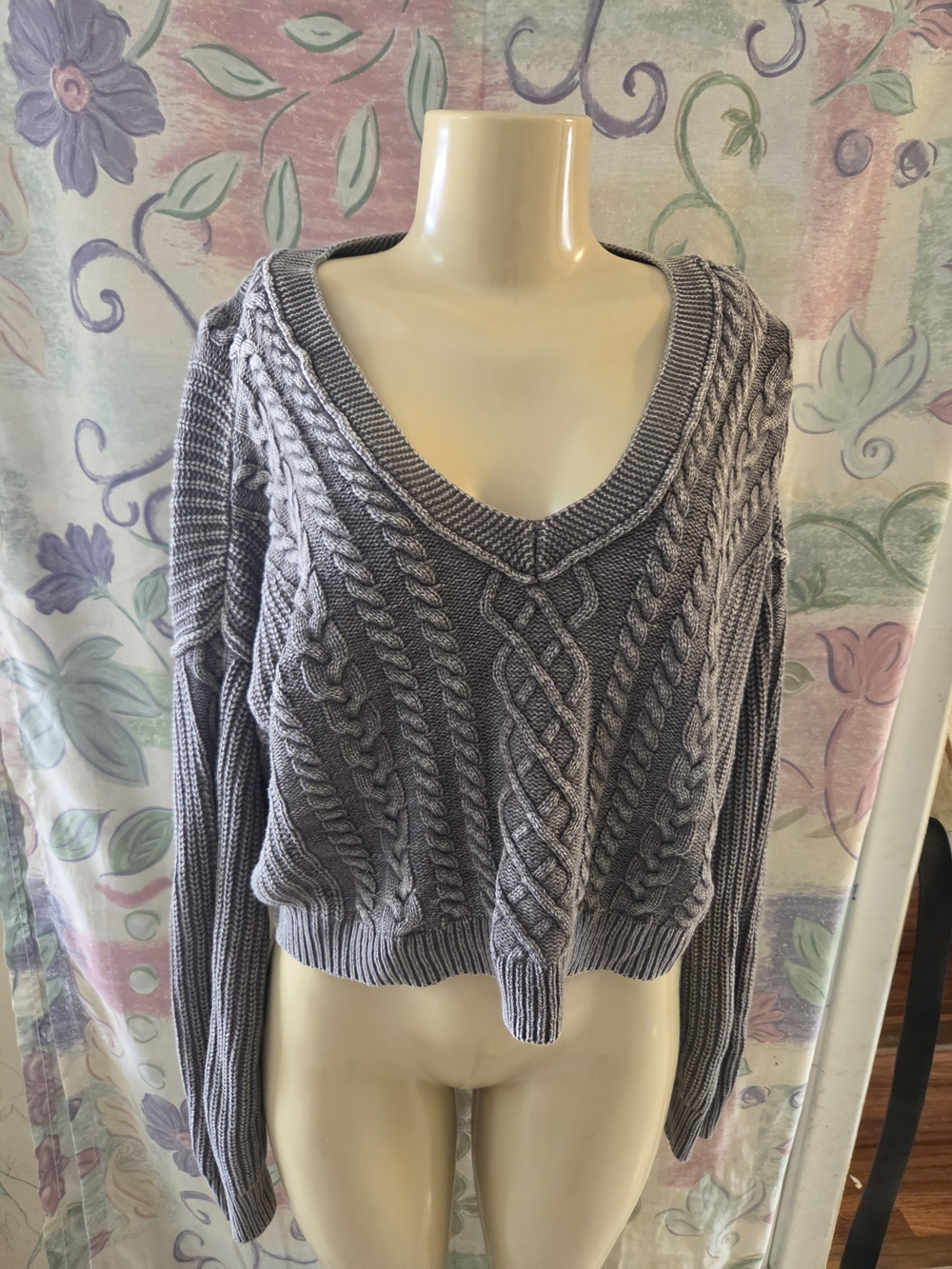 Soft V-Neck Cable Knit Sweater - Gray